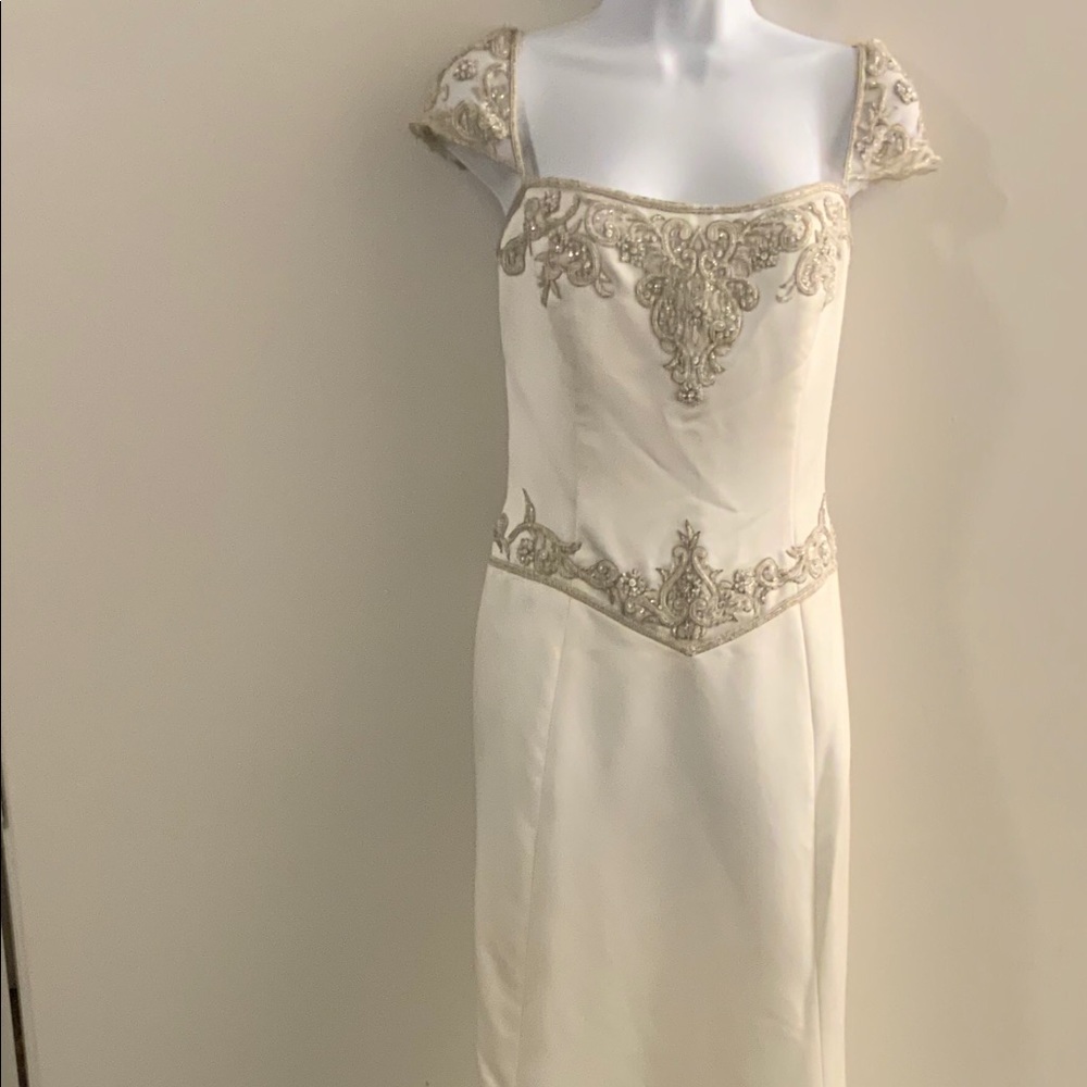 Demetrios S White Mermaid Size 10 Wedding Dress.